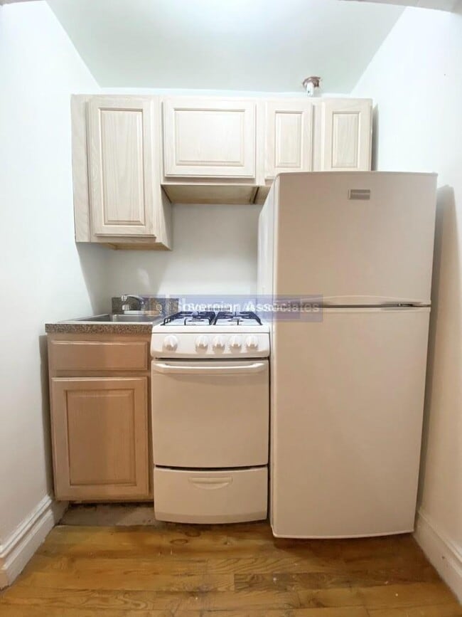 Photo - 936 West End Ave Unit B17