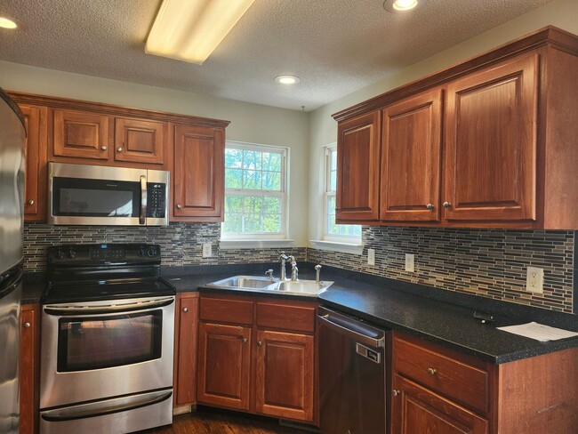 Photo - Spacious 4 Bedroom 3 bath in Hamilton on Hunter Subdivision