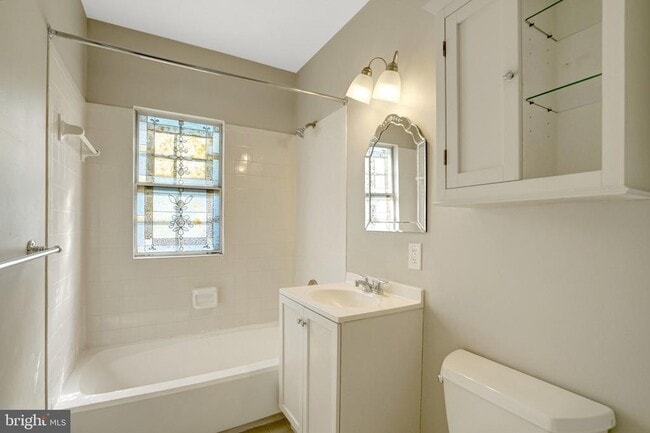 Photo - 1906 N Rhodes St Unidad 51