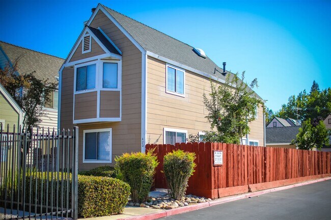3 br, 3 bath Townhome - 420 Benjamin Place - 3 br, 3 bath Townhome - 420 Benjamin Place
