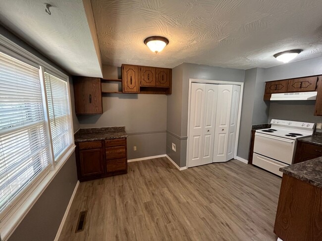 Photo - 3 bedroom 1.5 bath Available now!