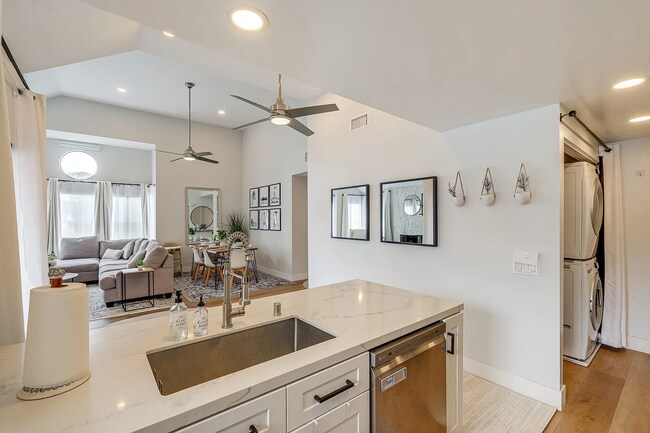 Photo - 532 Via De La Valle Unidad C