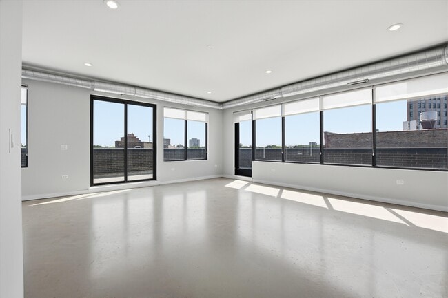 Building Photo - 1938 W North Ave Unit #501
