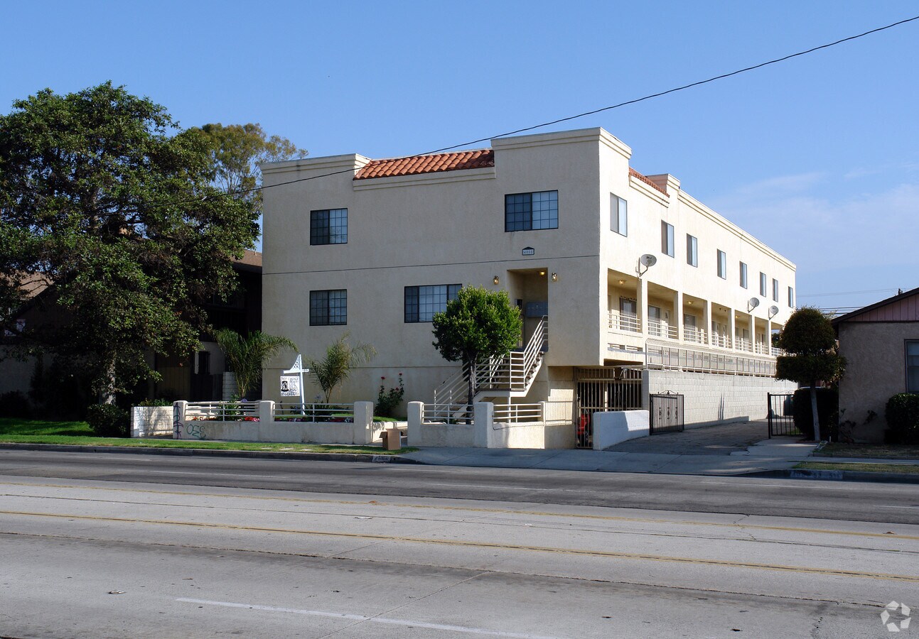 Casa Loma Apartments - Casa Loma Apartments