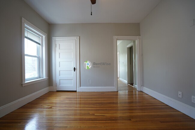 Photo - 900 Massachusetts Ave Unit 6