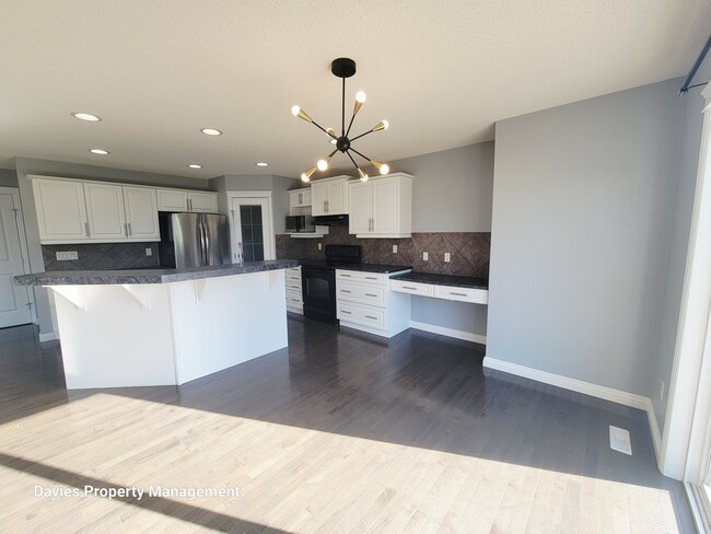 1020-118A 118a St SW