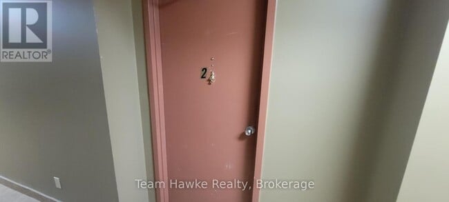 Photo - 349 King St