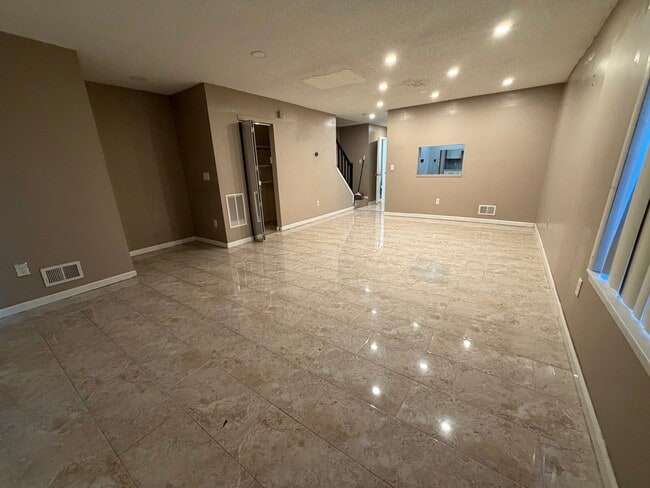 Photo - 161 Patriots Ct