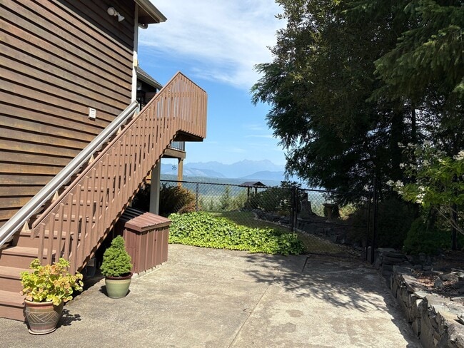 490 E Enchantment Dr