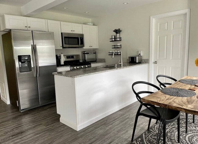 Photo - 641 Mariaville Rd