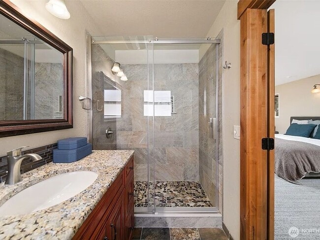 Photo - Luxury Home with Views, Maintained Pool and Yard. 5Bed, 3 Bath Great Location