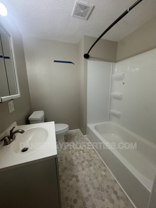 Photo - 220 N Main St