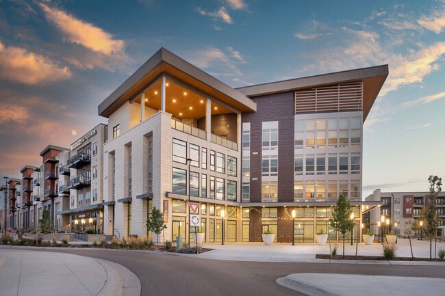 Building Photo - Bridges at Flatiron