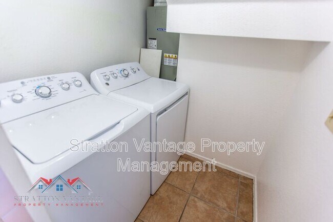 Photo - 921 W University Dr