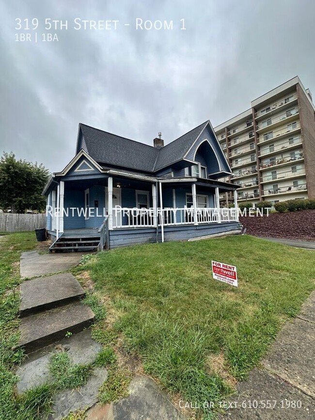 Building Photo - 319 5th St Unit Room 1