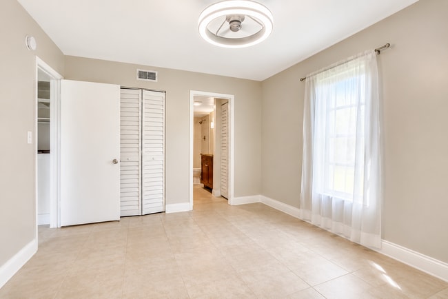 Photo - 450 NW 20th St Unidad 2020