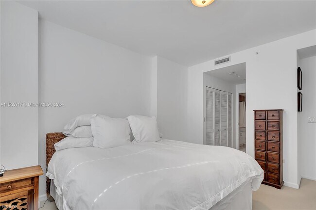 Photo - 1 br, 1.5 bath Condo - 801 Brickell Key Bl... Unit Apt 1907