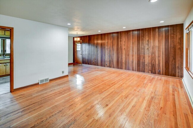 Photo - 429 Mineau Pky