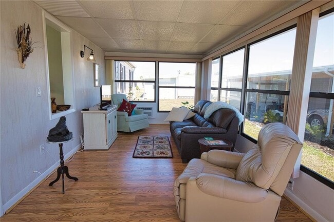 Photo - 402 Chiquita