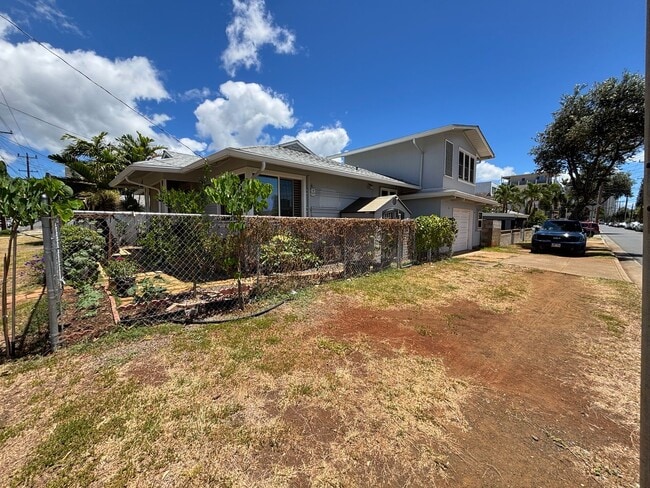 Building Photo - Spacious 1 Bedroom w/ Parking – Honolulu (... Rental