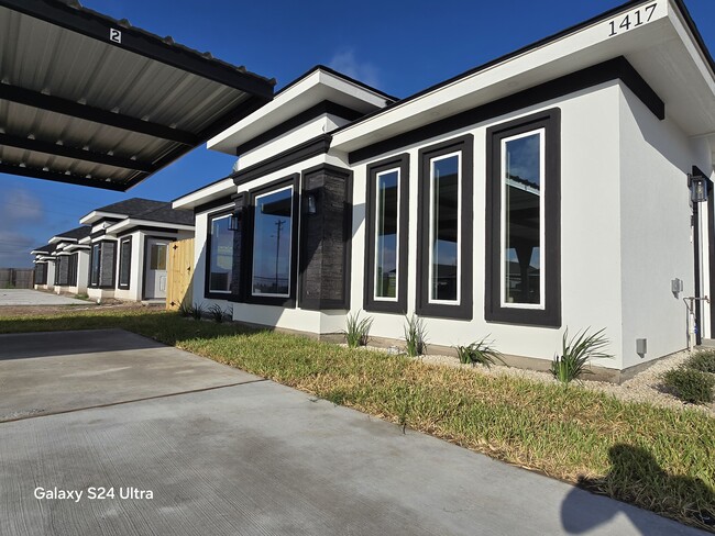 Building Photo - 1420 S Xanthia St Unit Xanthia Rental