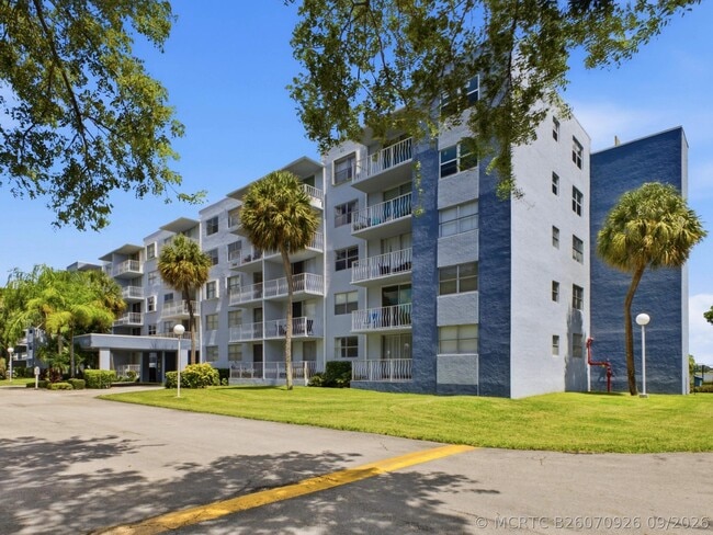 Building Photo - 480 Executive Center Dr Unit 1C