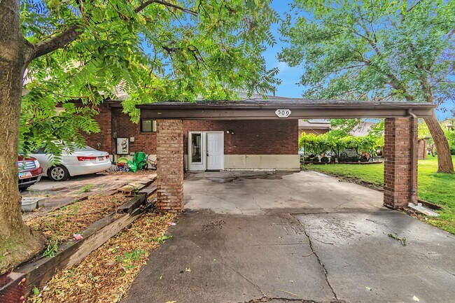 Photo - Remodeled Row End Rambler Townhome in Jack...