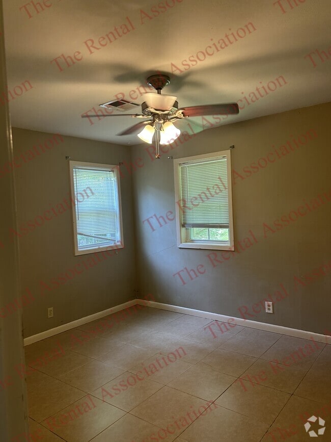 Building Photo - 1203 Greenwood Dr Rental
