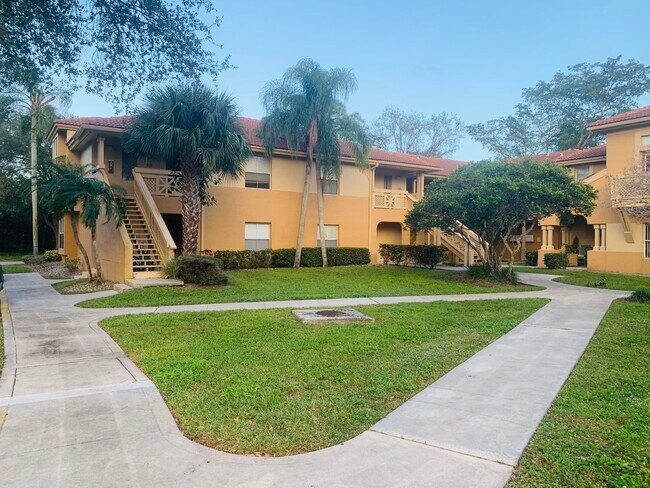 Photo - 4823 Via Palm Lakes Via Unidad 1313 Rental