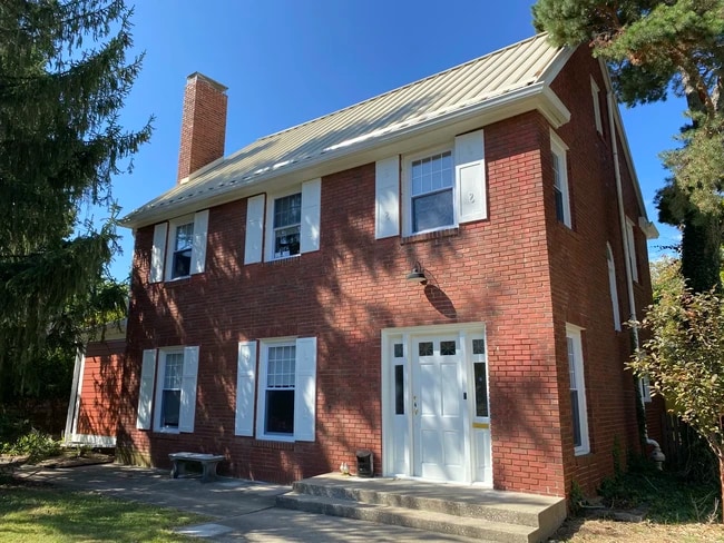 Building Photo - 512 S Eagleson Ave