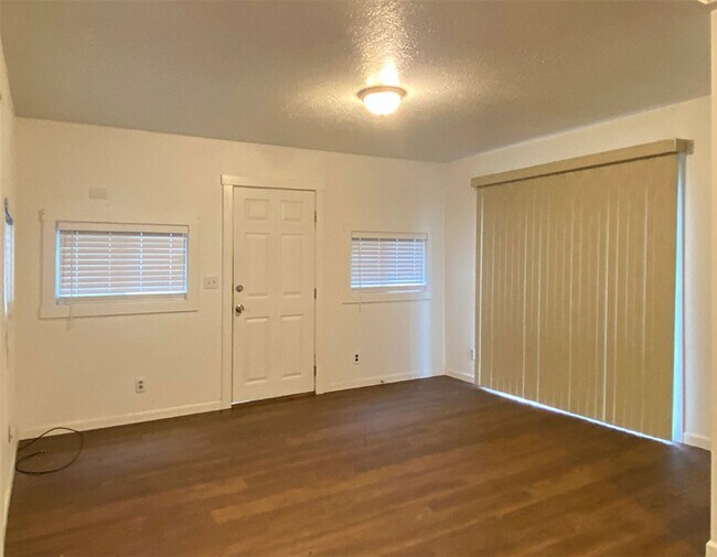 Photo - Main2136 Unit B