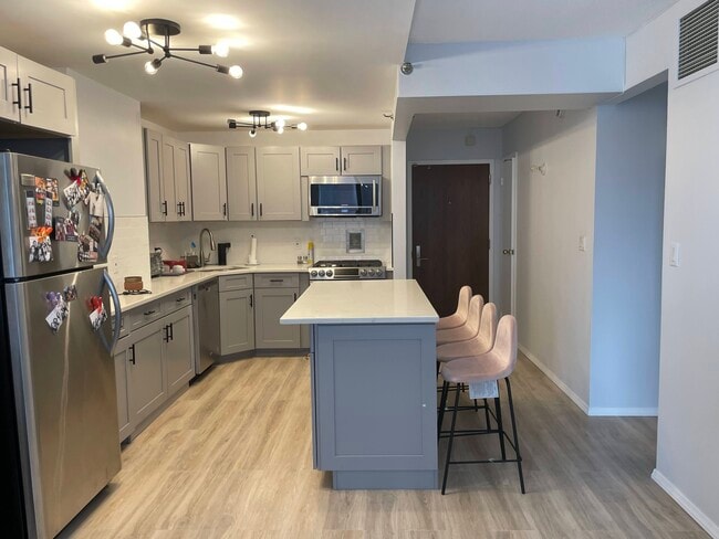 4 Martine Ave Unit 509