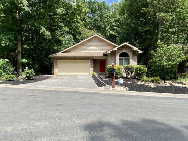 Building Photo - 310 Paoli Trce