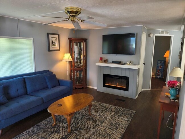 Photo - 501 Longwood Dr