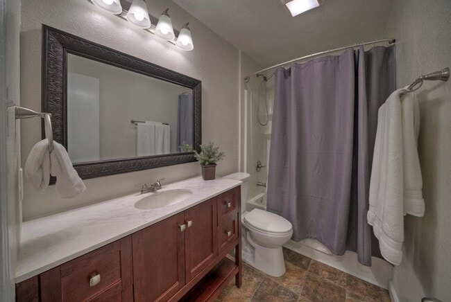 Photo - 1004 Hyridge St