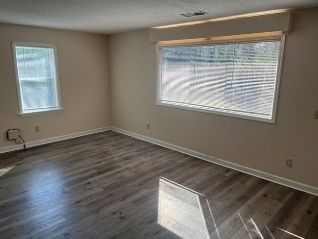 Photo - 411 Cattleman Dr NE