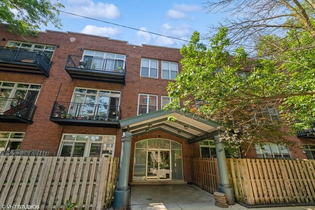 Photo - 2333 W St Paul Ave Condo Unit 121