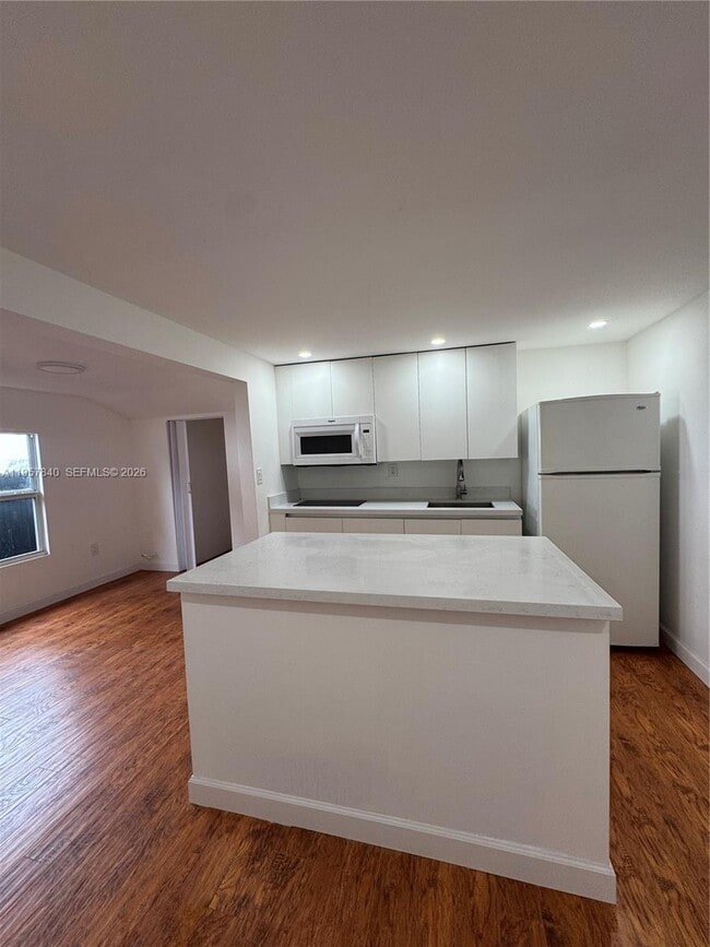 Building Photo - 10805 NW 10th Ave Unit Rear  A