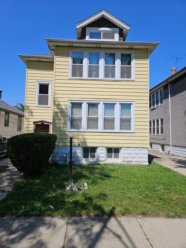 Building Photo - 10040 S State St Unit State