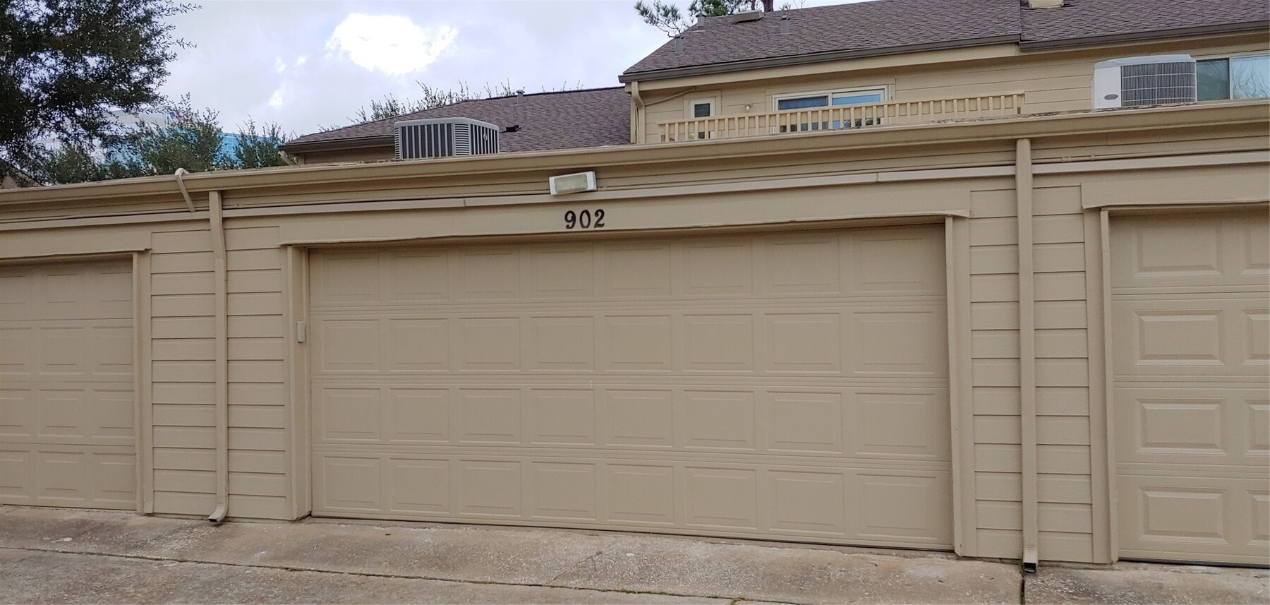 Photo - 902 Memorial Village Dr