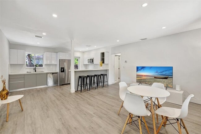 Photo - 843 SW 20th St