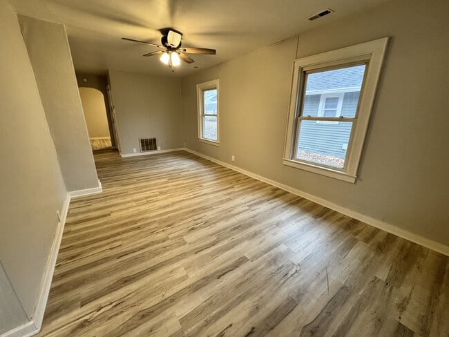 Photo - 727 E North St