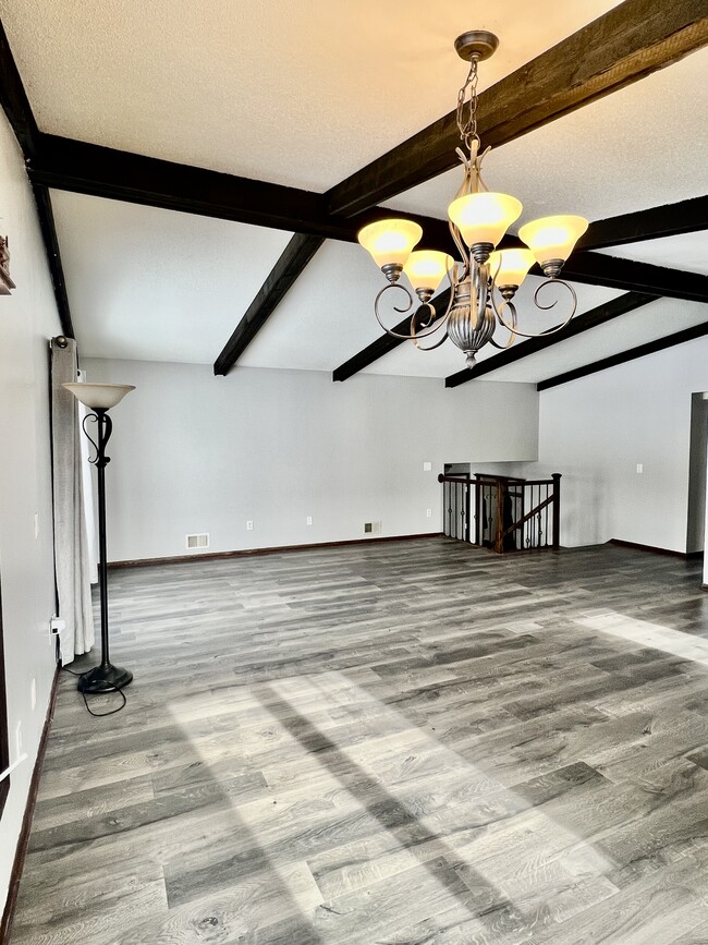 Photo - 5765 Washington St NE