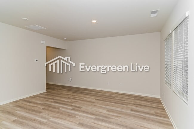 Photo - 907 Moray Ln