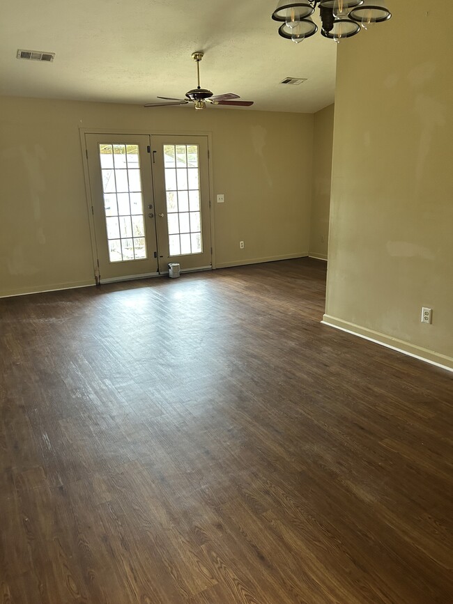 Photo - 1033 DeKalb St