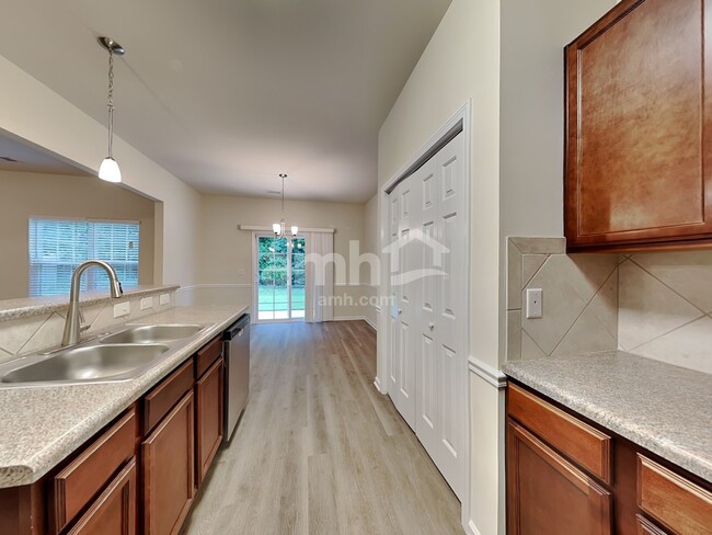 Photo - 118 Still Water Cir