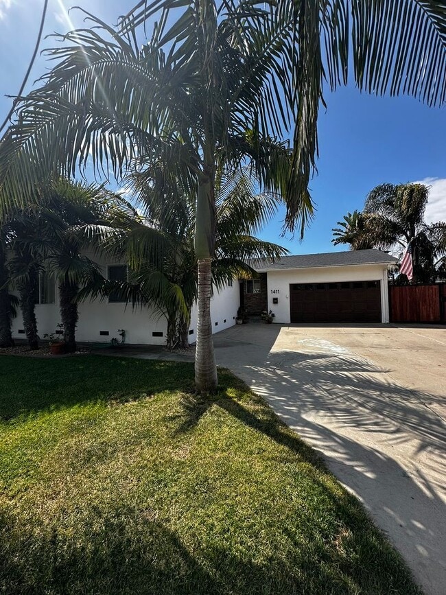 Photo - Gorgeous 3-Bedroom 2.5 bath Home with Pool AND close to the beach!