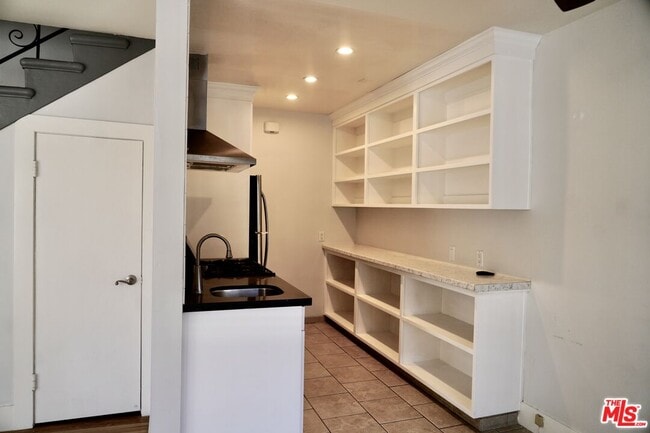 Photo - 4423 Cahuenga Blvd