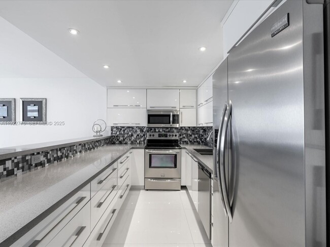 Photo - 19370 Collins Ave Unit 627