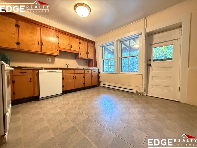 Photo - 193 Mount Auburn St Unit #3